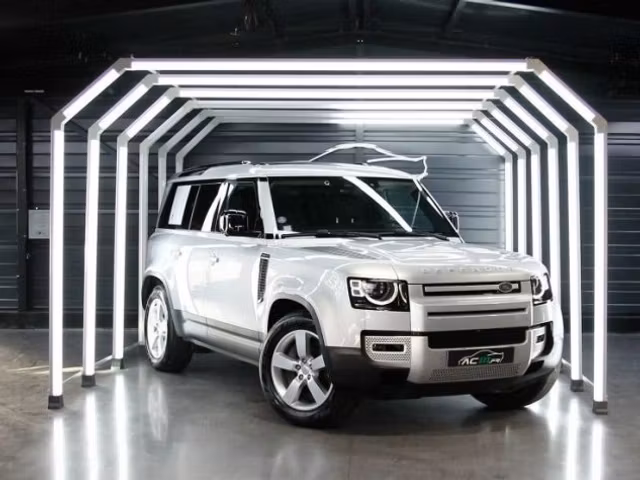 Land Rover Defender P400E 2.0 300 HSE 4x4
