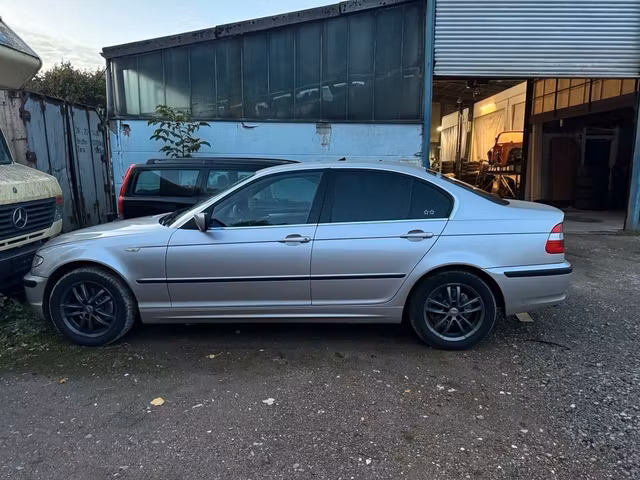 BMW Série 3 318i 115