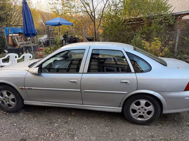 Opel Vectra 2.2 147