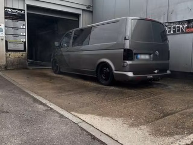 Volkswagen Transporter T5 1.9 TDI 102