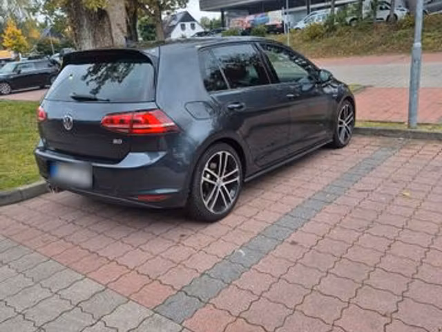 Volkswagen Golf 2.0 TDI 136