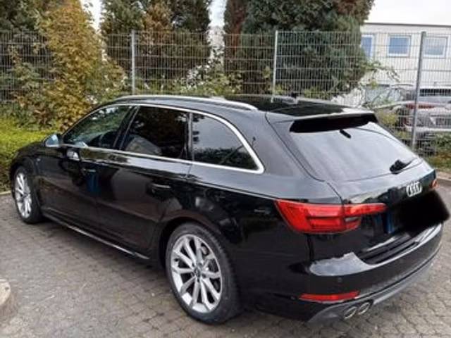 Audi A4 2.0 TDI 190 S line