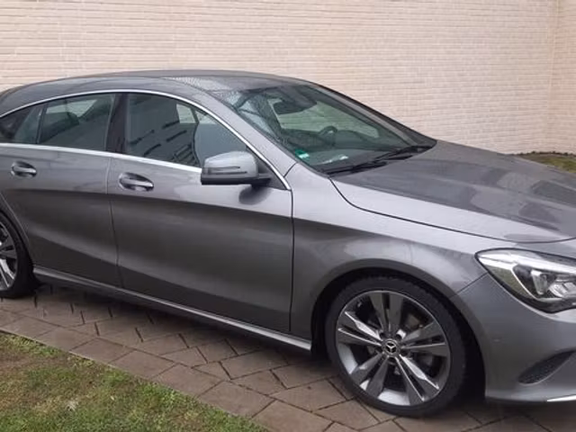 Mercedes-Benz CLA 200 2.1 136
