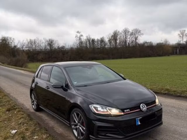 Volkswagen Golf GTI 2.0 TFSI 230