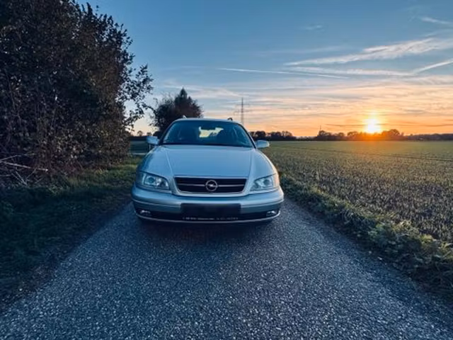 Opel Omega Break 2.2 144 Elegance