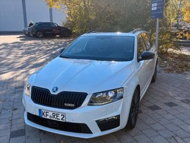 Škoda Octavia RS 2.0 TSI 220