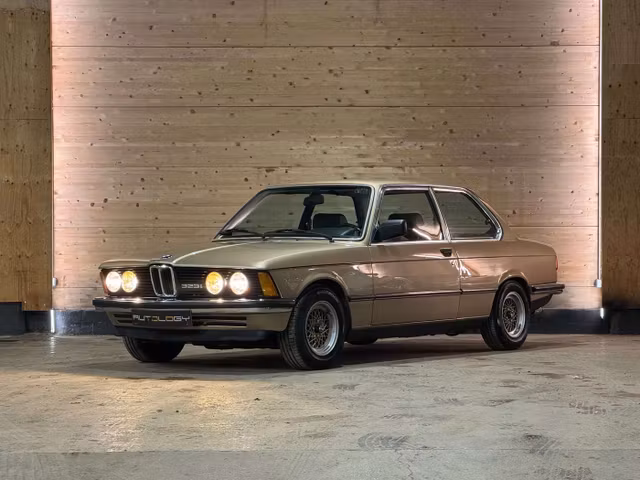 BMW Série 3 323i