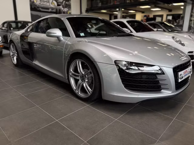 Audi R8 V8 4.2 FSI 420 quattro