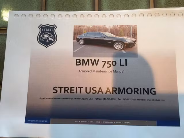 BMW Série 7 750i V8 4.4 407