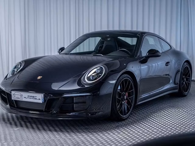 Porsche 911 Carrera 4 GTS
