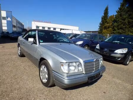 Mercedes-Benz Classe E E 200 136