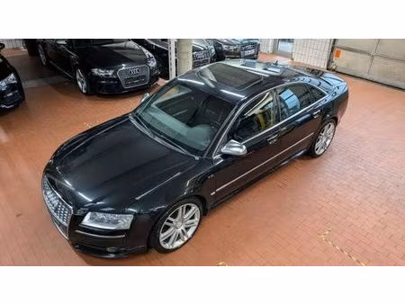 Audi A8 S8 V10 5.2 450 quattro