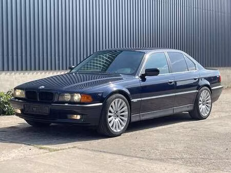 BMW Série 7 740i 4.4 286
