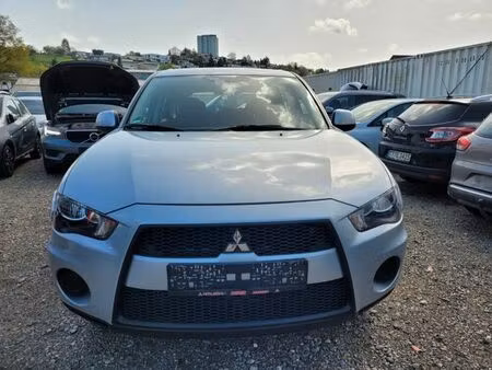 Mitsubishi Outlander 2.0 Invite