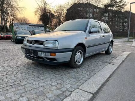 Volkswagen Golf 1.8 90
