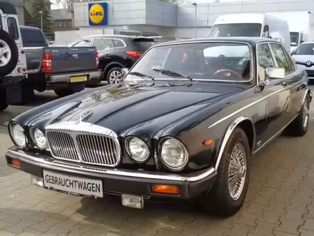 Daimler Double Six 
