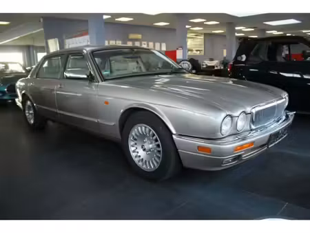 Daimler SIX V8 4.0 249