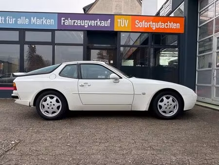 Porsche 944 S2 3.0 211