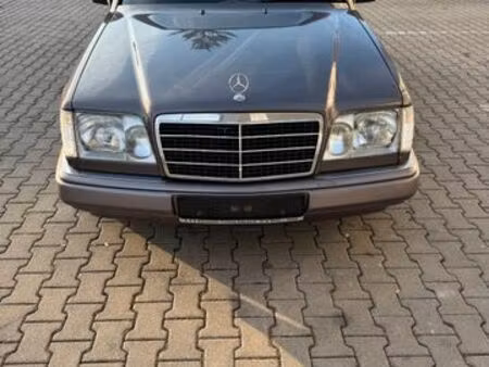 Mercedes-Benz Classe E E 200 136