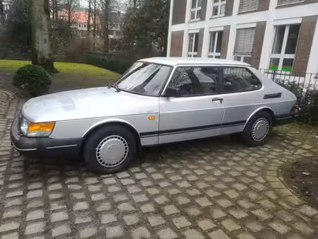 Saab 900 