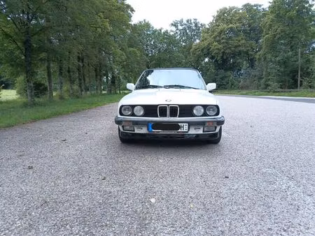 BMW Série 3 323i