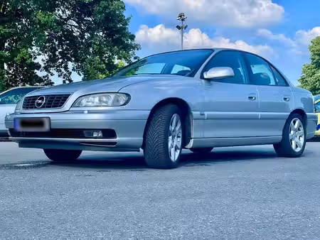 Opel Omega V6 3.2 217 Executive