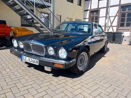 Daimler Double Six 