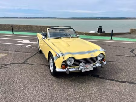 Triumph TR250 