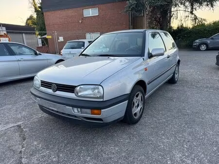 Volkswagen Golf 1.8 90