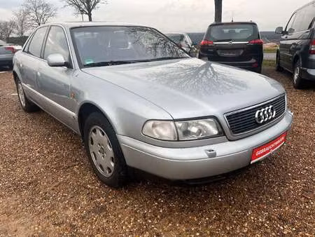 Audi A8 V8 3.7 230 quattro
