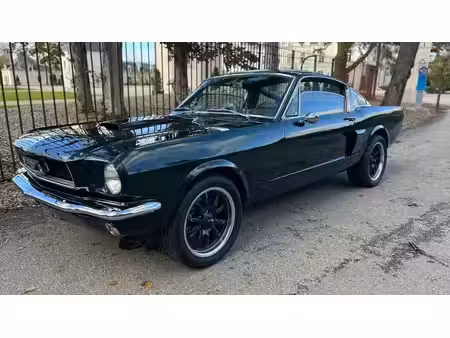Ford Mustang Fastback V8 4.7
