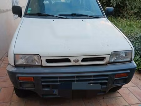 Nissan Terrano 2.7 100