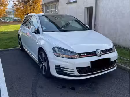 Volkswagen Golf GTI 2.0 TSI 220