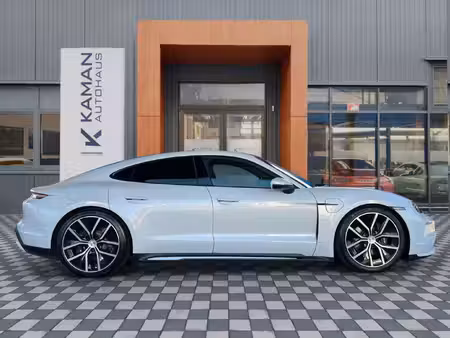 Porsche Taycan 435