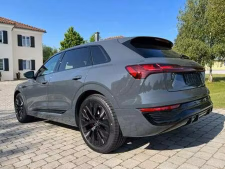 Audi Q8 50 340 S line quattro