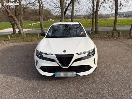 Alfa Romeo Junior Ibrida 1.2 136