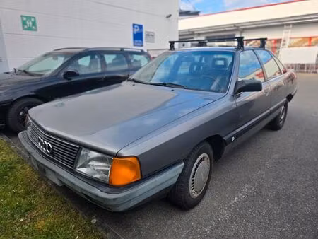 Audi 100 2.3