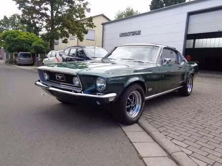 Ford Mustang Fastback S