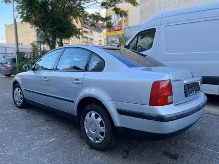 Volkswagen Passat 1.8 90 Trend