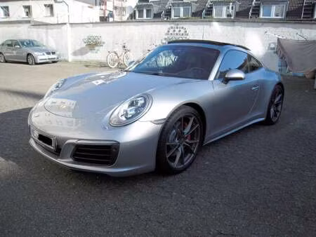 Porsche 911 Carrera 4 420