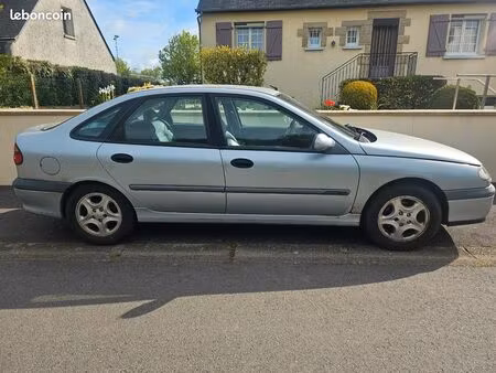 Renault Laguna 2.2 115