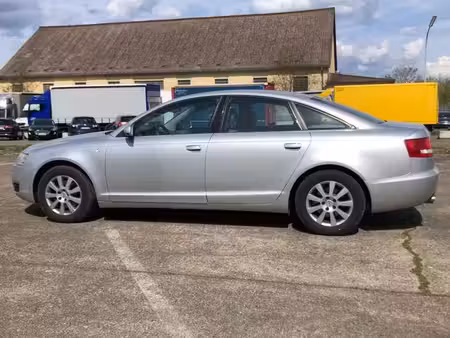 Audi A6 V6 2.4 177