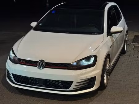 Volkswagen Golf GTI 2.0 TSI 220