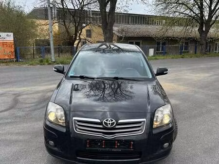 Toyota Avensis 2.0 126