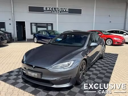 Tesla Model S Plaid 1020 4x4