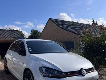 Volkswagen Golf GTI 2.0 TSI 230 Performance