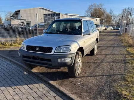 Toyota RAV4 2.0 128