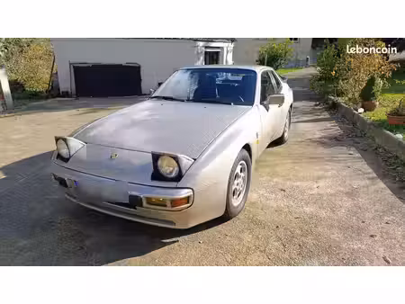 Porsche 944 