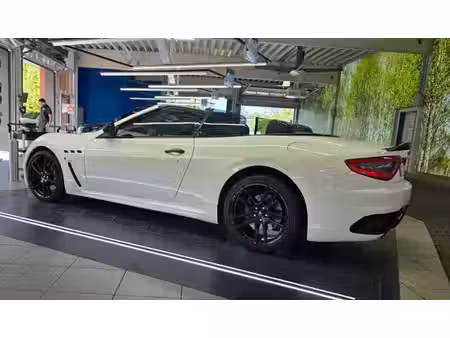 Maserati Grancabrio MC Stradale V8 4.7 460