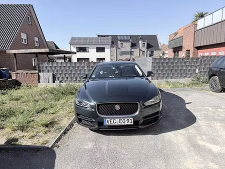 Jaguar XE 20d 2.0 180 Pure